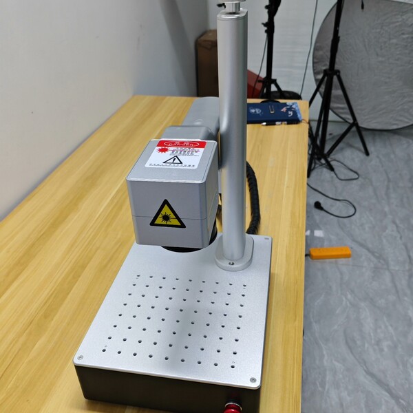 Industrial Fiber Laser Marking - Industrial Laser Engraving Machine For Metal 评论和价格